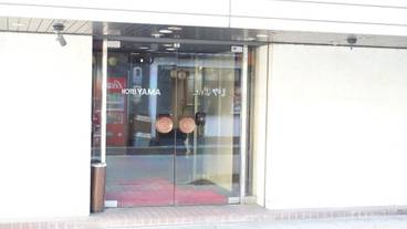 施設の入り口 / 4