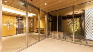 施設の入り口 / 21