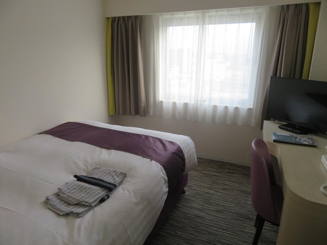 デラックスダブルと言う割にちょっと狭いかな。でも...、