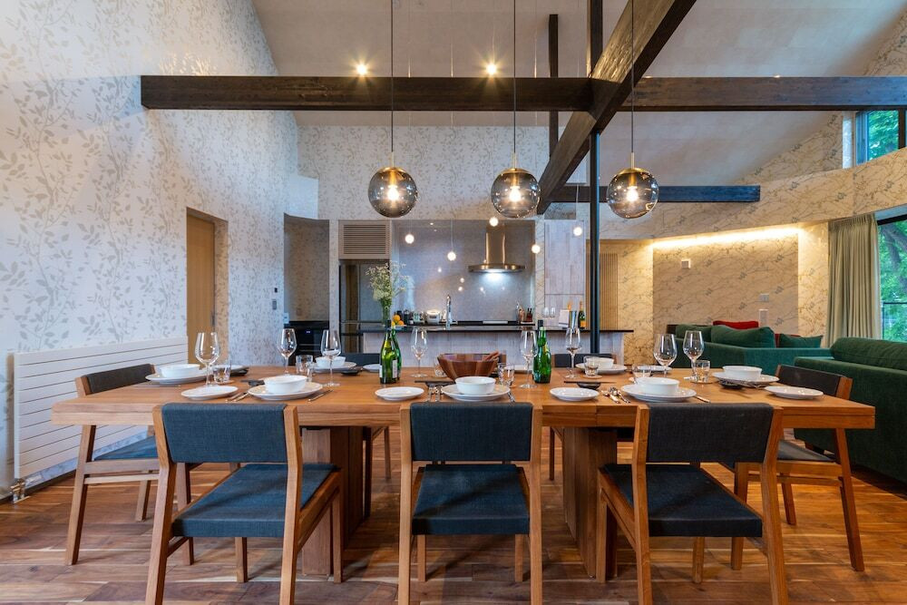 客室内のダイニングエリア