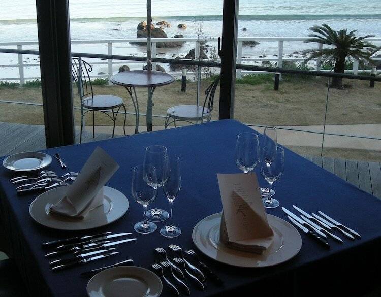 海を望む朝食スペース / 5