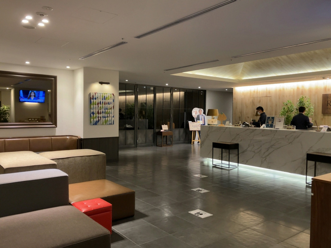 4階ロビー、都会的デザインです