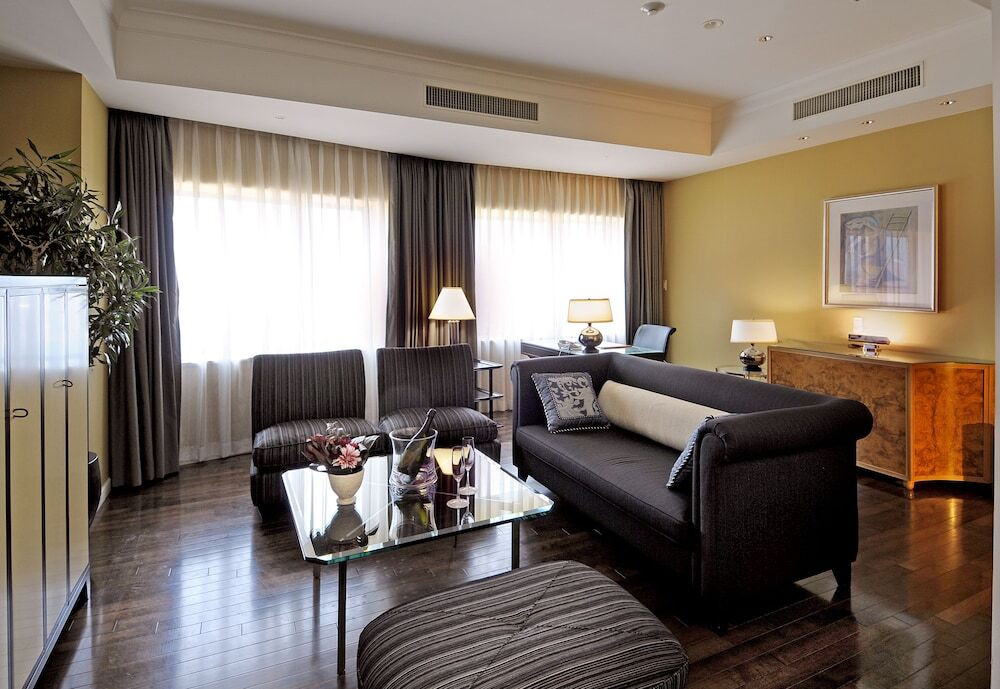 夜は夜景をお風呂から。朝食は種類豊富なパン食べ放題♪4056534