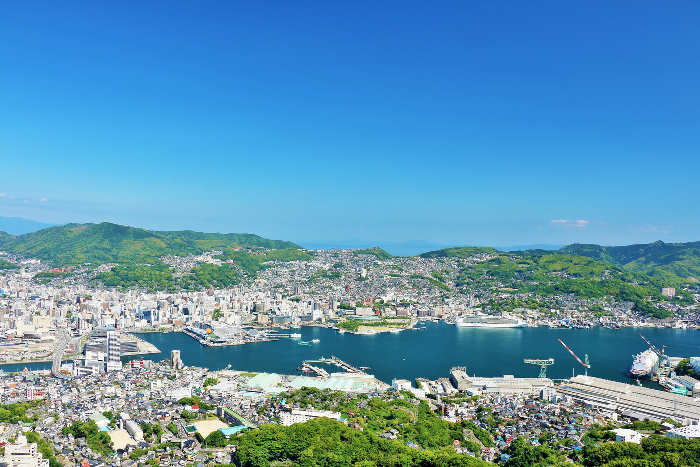 長崎県　青空の長崎市
