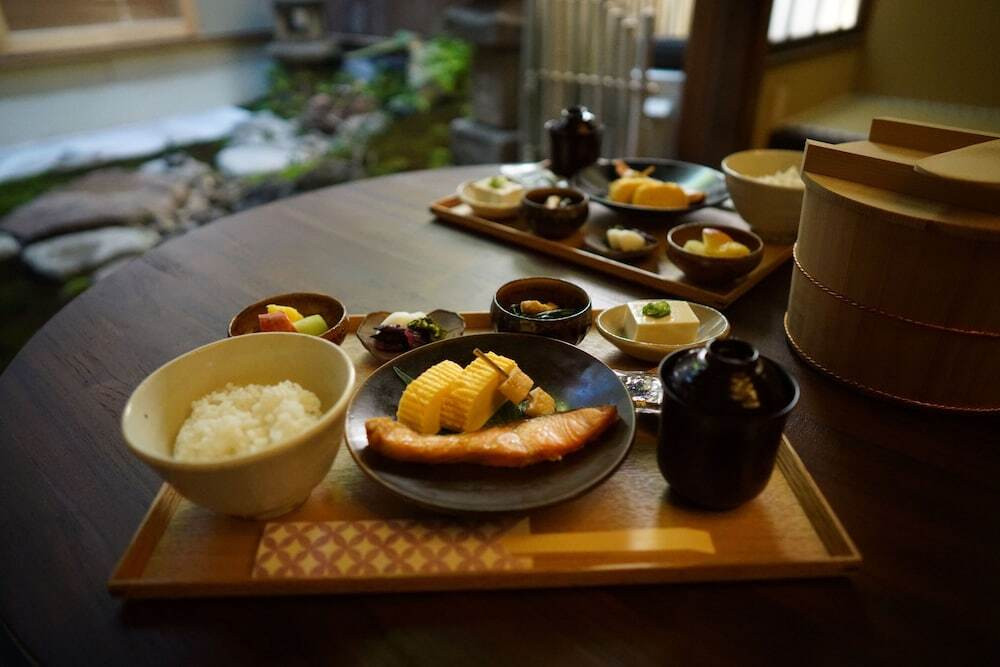 朝食