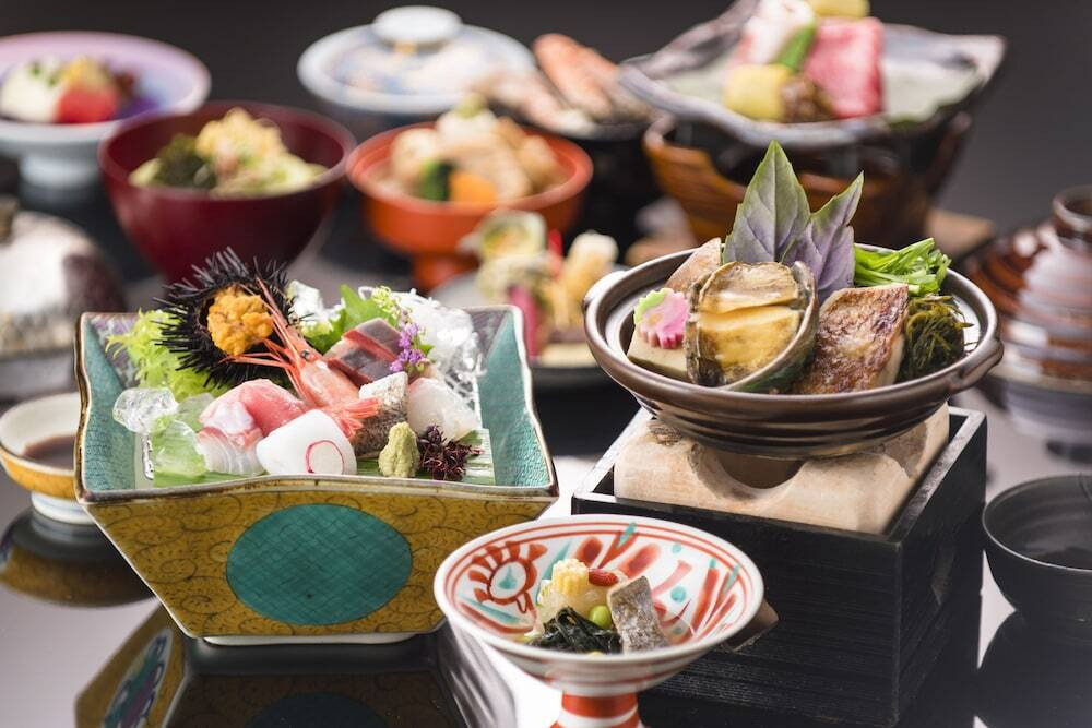 3.七尾湾を一望する空中露天風呂「加賀屋」3450607