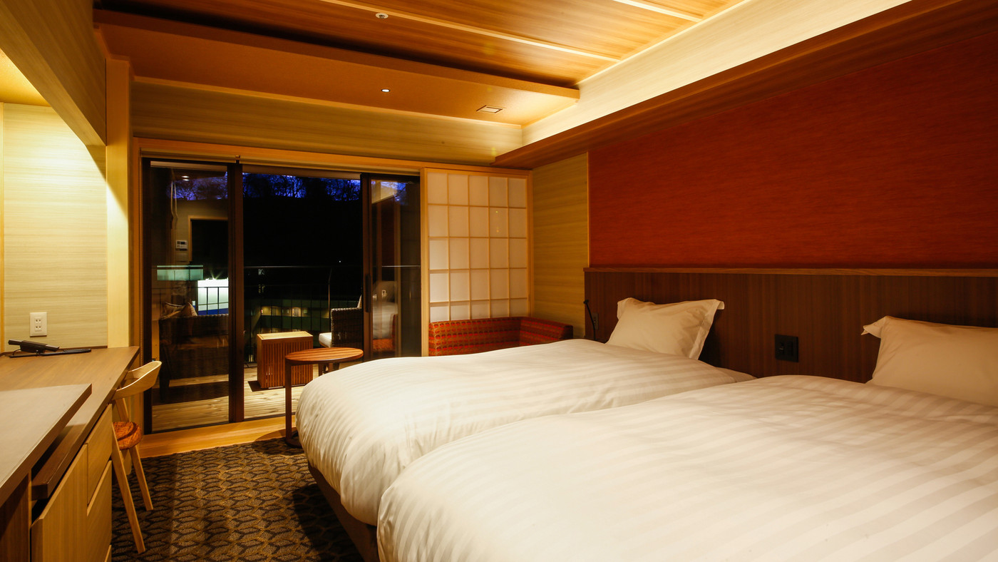 地元作家のアートに触れる！滞在中は津山の名湯も堪能3955812