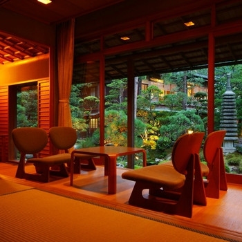 しっとりと、日本庭園を望むお部屋4234053