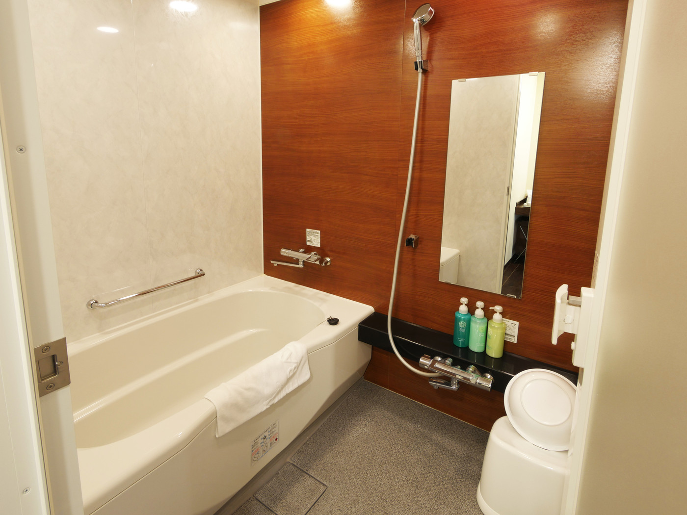 ホテルのバスルーム