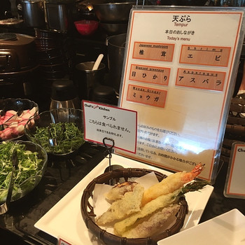「シェフズ ライブ キッチン」 料理 50945580 新鮮素材を目の前で揚げてくれちゃう天ぷらカウンター＼(^o^)／