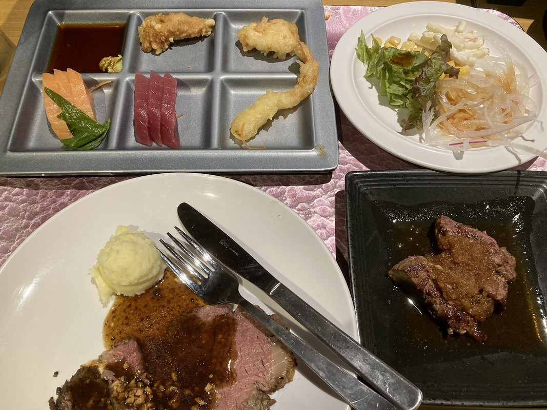 ビュッフェスタイルの夕食