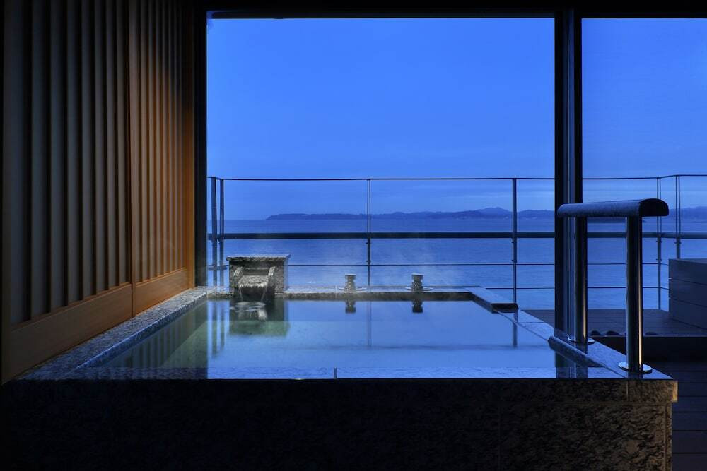 自家源泉かけ流しの湯とダイナミックな景色が自慢の旅館3656144