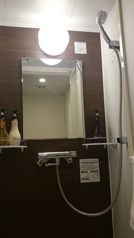 バスルームのシャワー