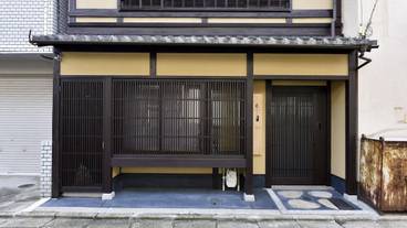 施設の入り口 / 8