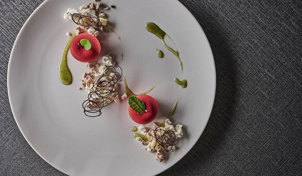 信州の食材を使った
華やかなフレンチを堪能
 / 1