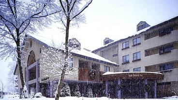 施設の入り口 / 24