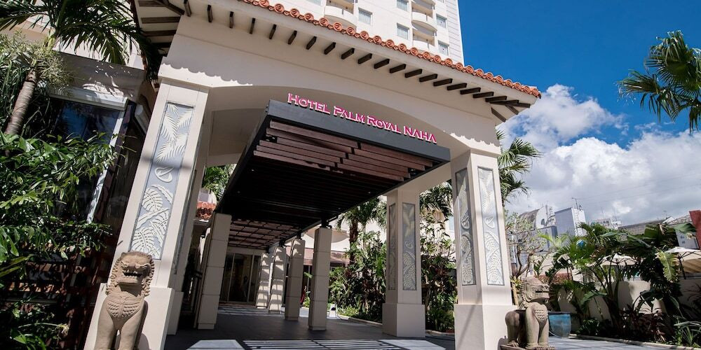 プールサイドバーでリゾート気分満点な時間を4286319