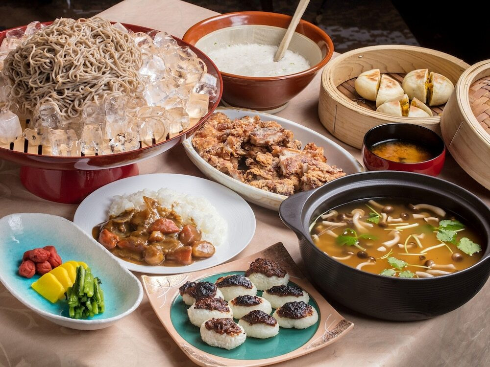 そばやおやきなど信州の名物料理がいっぱいの朝ごはん4271618