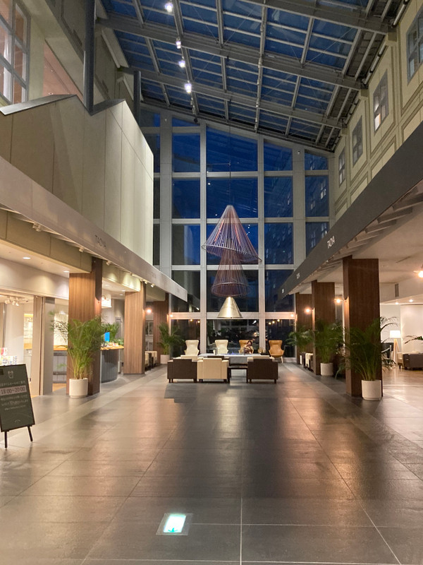 暖炉ラウンジ(夜)