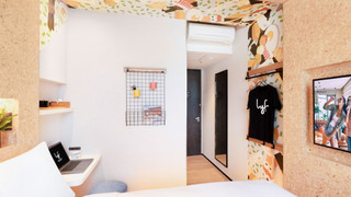 スタジオ シングルベッド 2 台 (Side by Side)