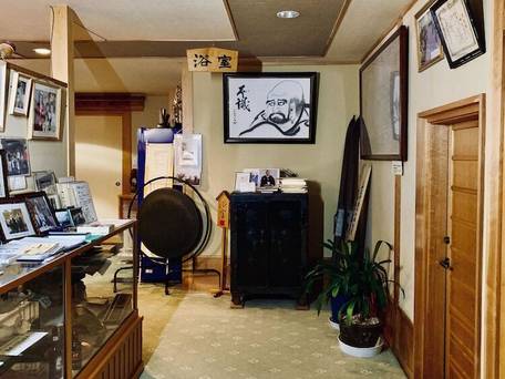 草津温泉 尻焼き風呂の桐島屋旅館 / 3