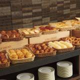 自然光を浴びながら
和洋ビュッフェの朝食を / 3