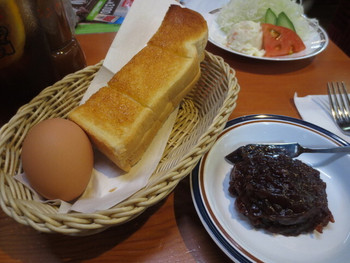 「コメダ珈琲店 本店」料理 850242 バタートーストに小倉あんをのせて。