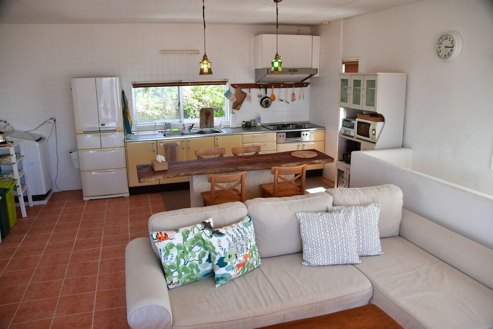 客室内のダイニングエリア