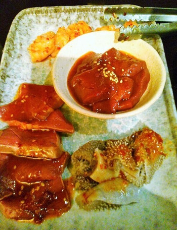 「アカツキ焼肉店」料理 989513 ホルモンMIX（レバー・センマイ・ハート・コテツ）