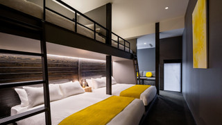 デラックス 4 人部屋 ベッド (複数台) 禁煙 専用バスルーム