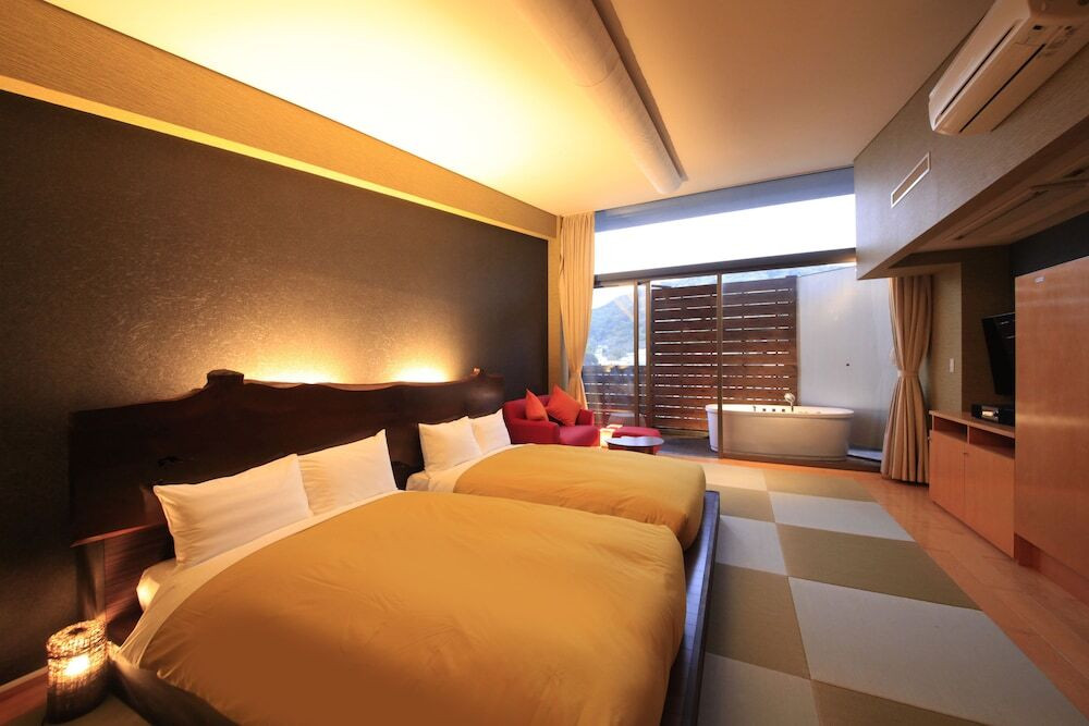 海を眺める露天風呂で癒されて。美しい創作料理が自慢の宿4375963