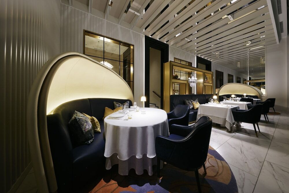 アートのようなモダンなインテリアの中で過ごせる『RISTORANTE OZIO』3721736