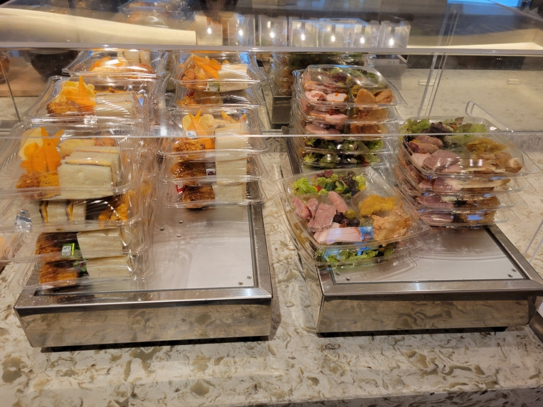 カクテルタイムのフードはお部屋にお持ち帰り可