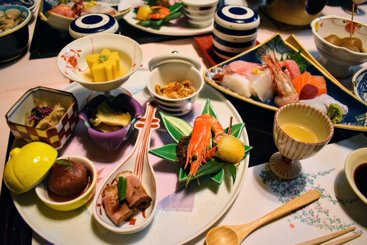 秋の特選素材、松茸と山形牛を使った「秋の特選会席」だそうです