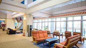 ロビーラウンジ / 3