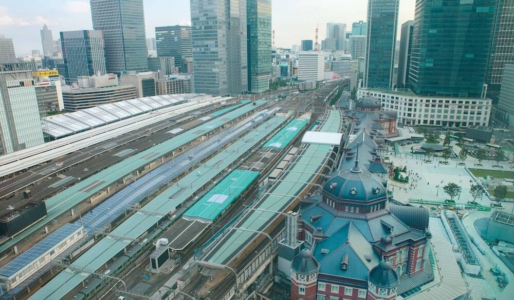 駅のホームを
眺めつつのんびり / 2