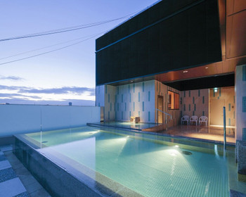 由緒ある「三津寺」と一体化ホテルで特別なステイを4052258