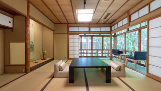 Japanese Traditional Room (8 Tatami Mats with bath, can't serve dinner after 7 P.M.)