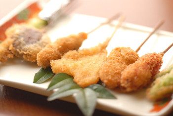「串かつ 赤とんぼ」料理 636053 あっさりソース、さっくり衣、油にこだわった「串かつ」