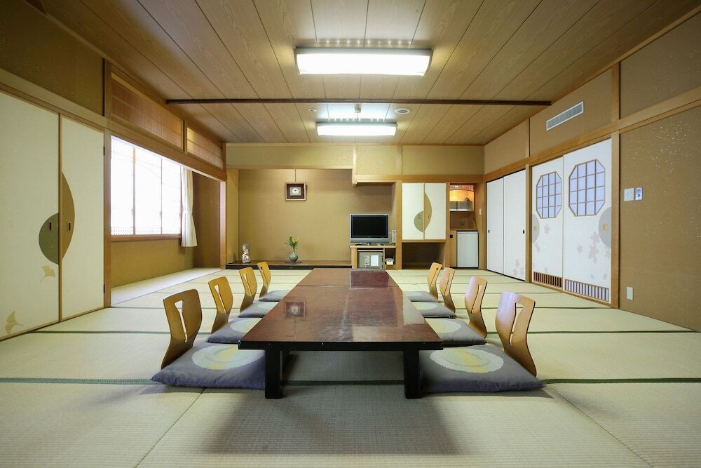 客室内のダイニングエリア