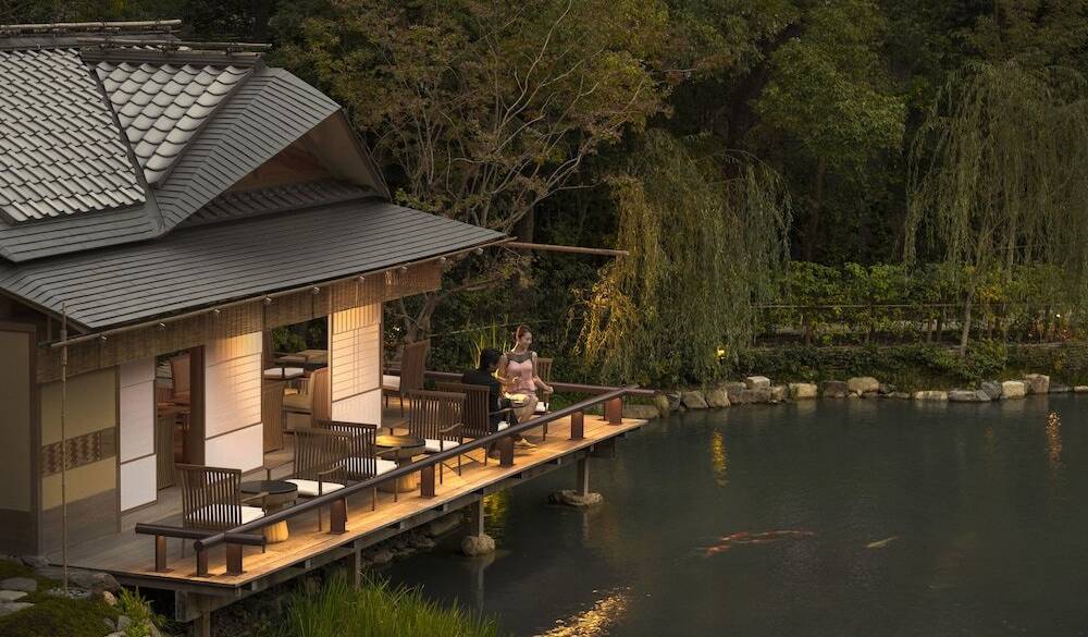 800年の歴史を感じ、
名園「積翠園」を散策 / 3