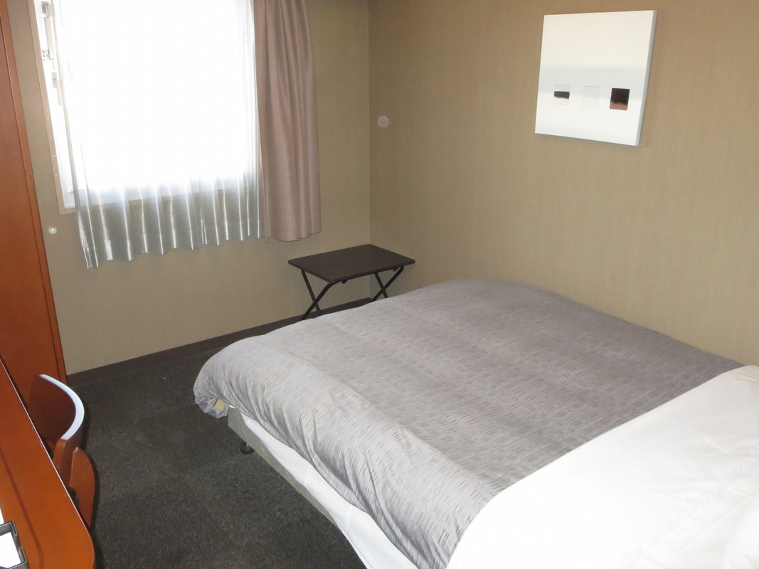 セミダブルと書かれていましたがダブルサイズのベッドでした。