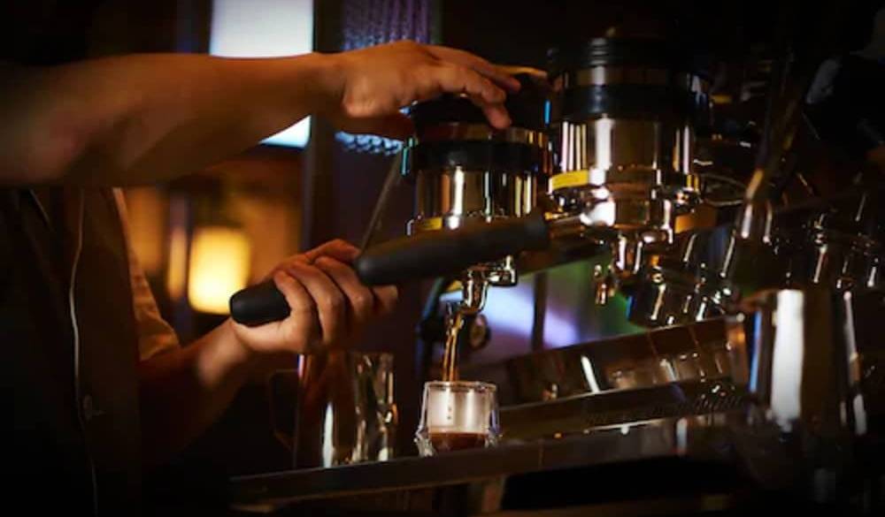 フリービール片手に
賑やかなひと時を / 3