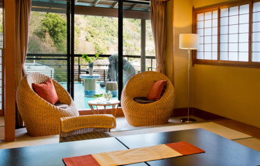 8 Best Hakone Ryokan &amp; Hotels with Great Baths and Prices for Ladies Traveling Solo!