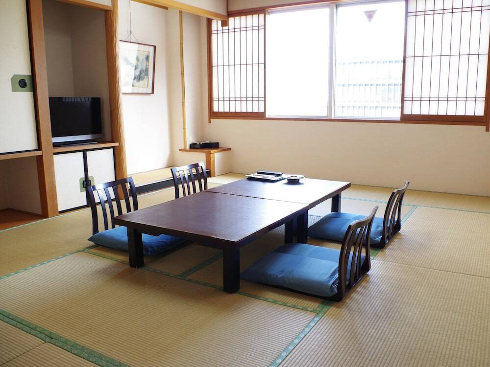 客室内のダイニングエリア