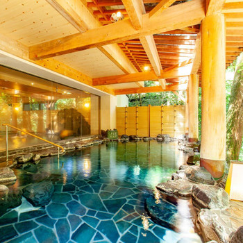 山中温泉随一の湯量を誇るノスタルジックな旅館3907019