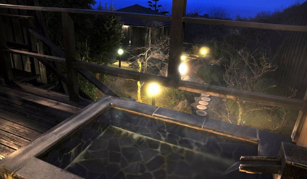 客室露天風呂一例／夜② / 2