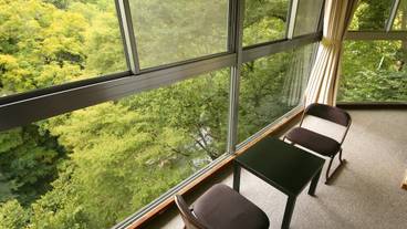 客室内のダイニングエリア / 4