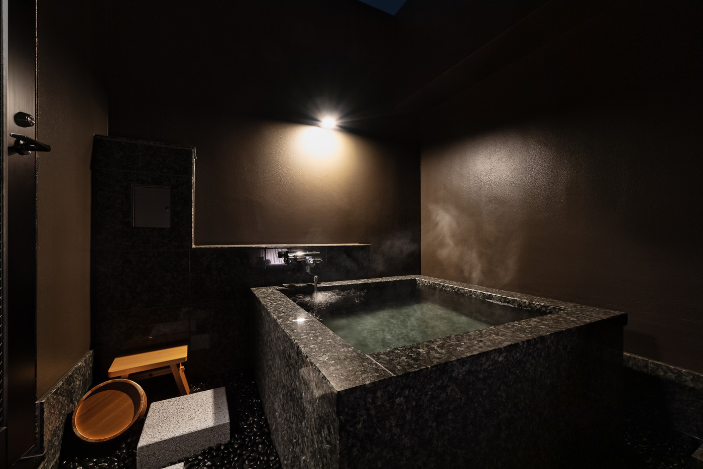 露天・半露天風呂つきのお部屋で彼と心ゆくまでお湯につかってリラックス3651509