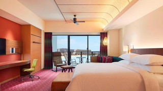 プレミアム ルーム キングベッド 1 台 バルコニー オーシャンビュー（プレミアムオーシャン キングルーム)